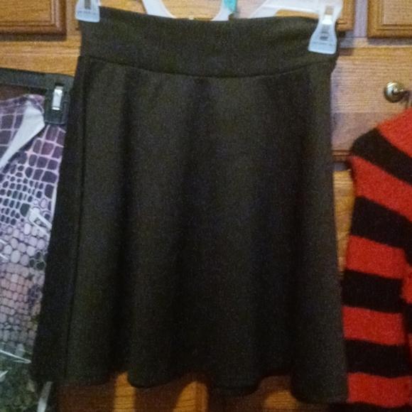 Dresses - Picture 2 of 6